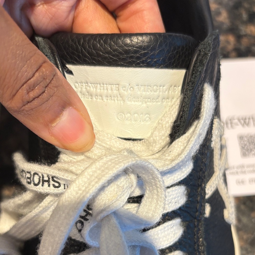 Off-White Black Leather Low-Top Sneakers with White Arrow Accent - Picture 3 of 9